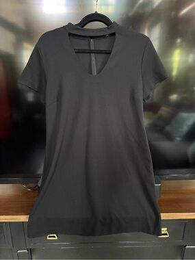 Sanctuary Black Short-Sleeve V-Neck Keyhole Top